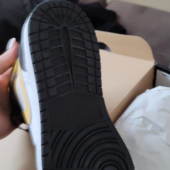 Air Jordan Mid GS - Brand New  Size 7Y - Picture 5 of 13